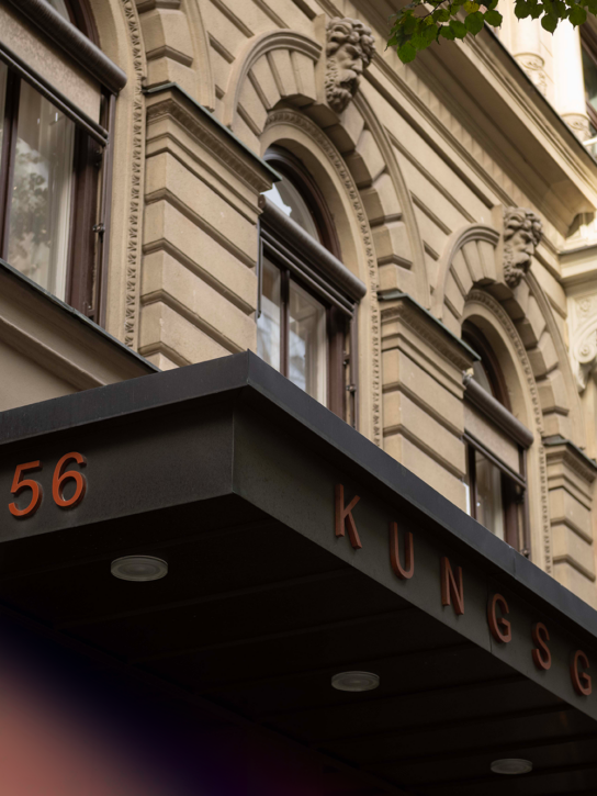 An entrance of the street Kungsgatan 56 in Stockholm, written in orange letters.