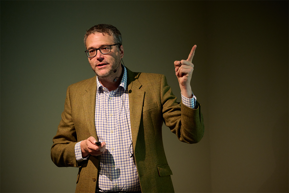 Olof Gränström, föreläsare, statsvetare och expert på data och beslutsfattande